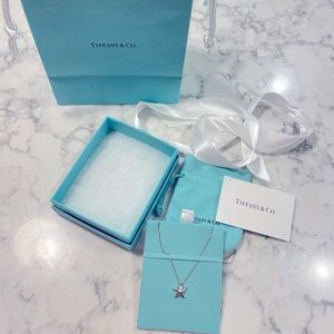 Tiffany & Co. Elsa Peretti starfish pendant necklace (16inch). Sterling Silver.